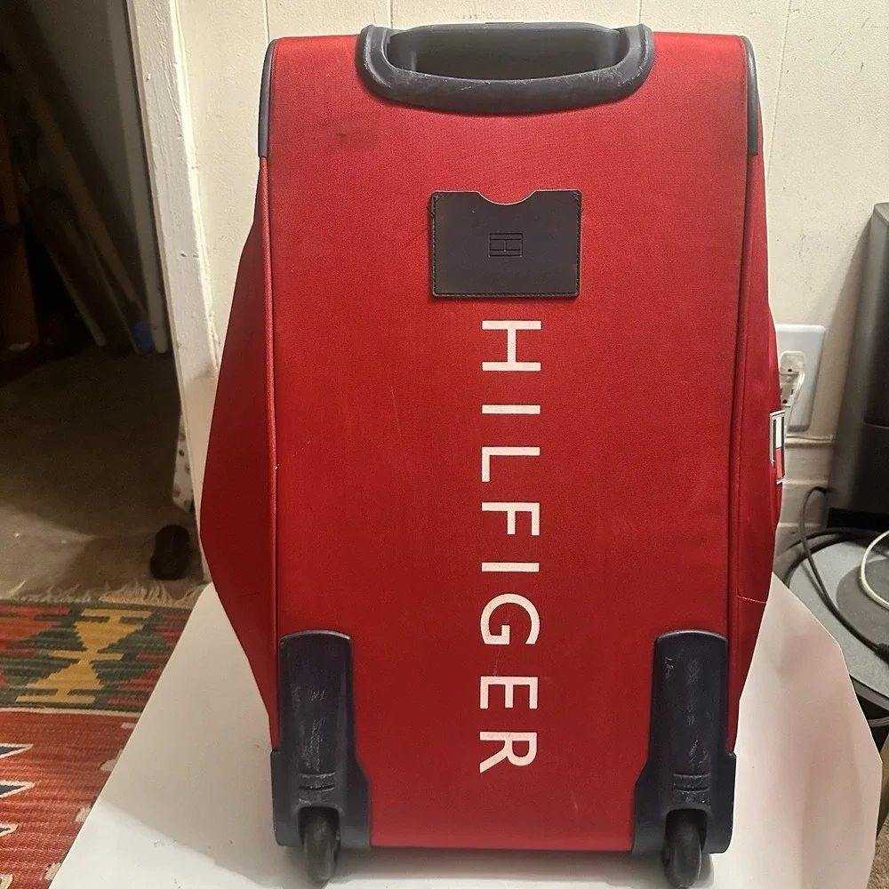 Tommy Hilfiger Rolling Swivel Suitcase 25